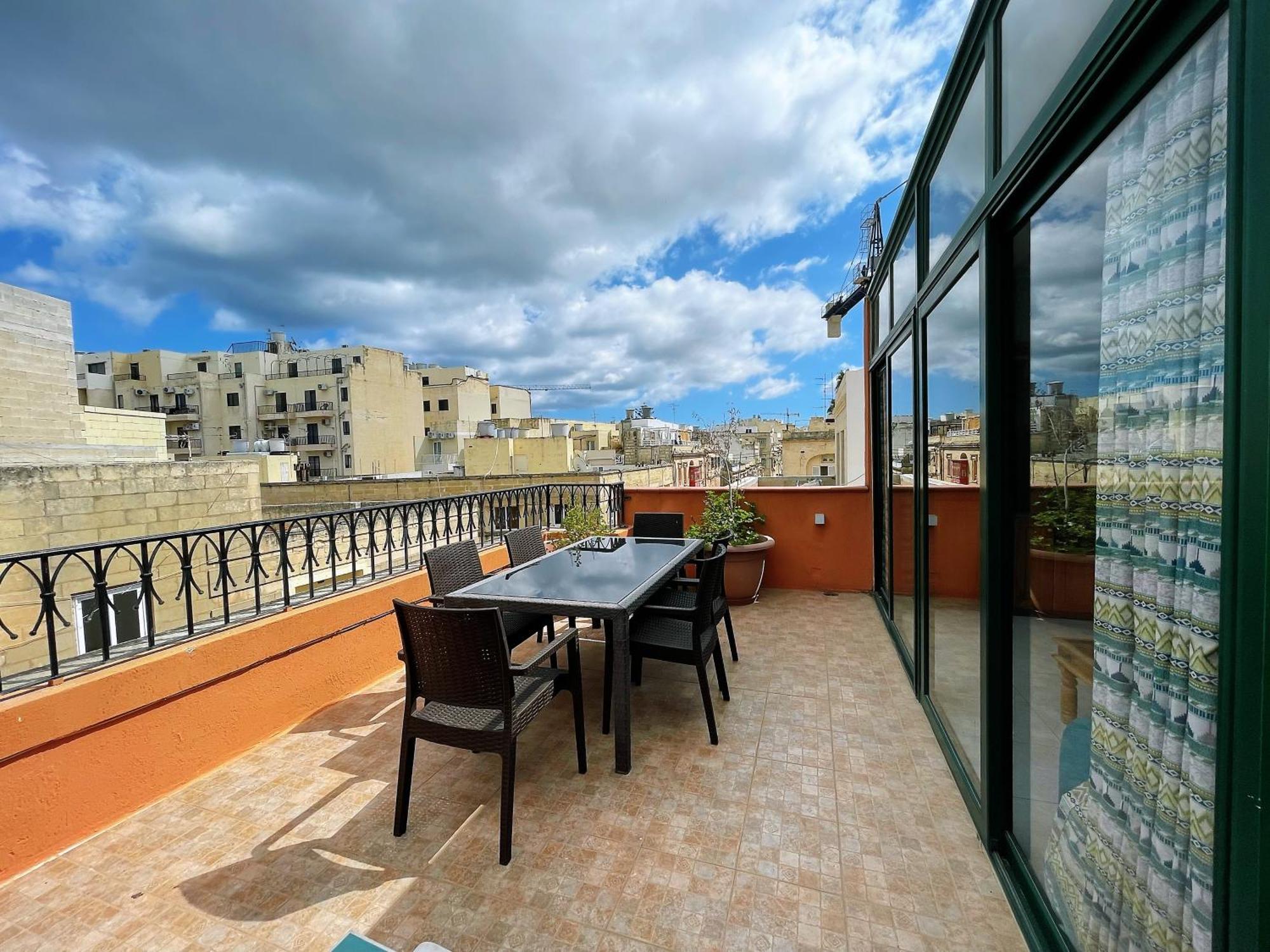 Fantastic 3 Bedroom Duplex Penthouse With Terrace สลีมา ภายนอก รูปภาพ